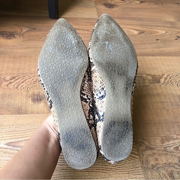 Steve Madden Pointed Toe Snakeskin SlipOn Studded Black Tan Leather Flats Size 7 - Picture 7 of 7